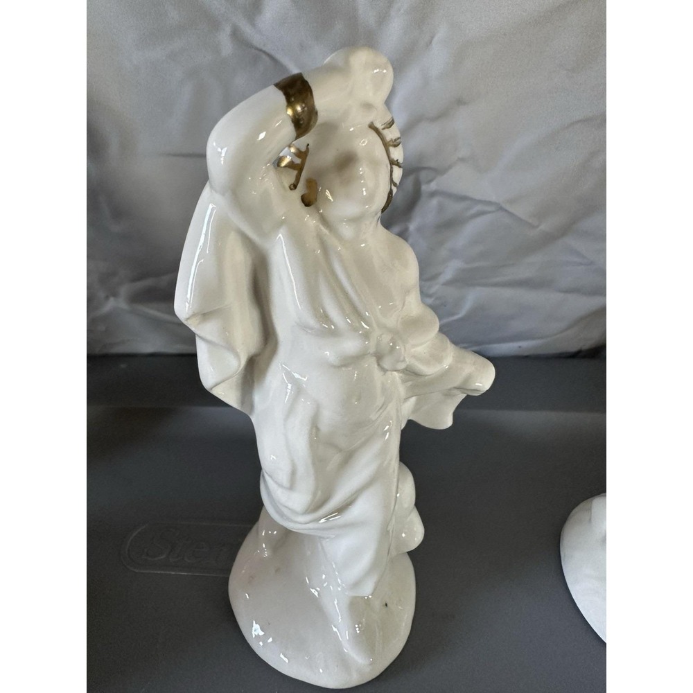 Unidentified Glossy White‎ Nativity SHEPHERD Replacement Piece